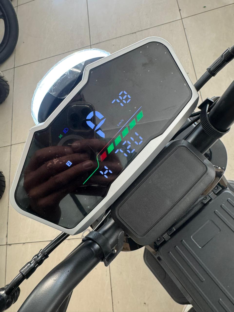 VOXER ELECTRIC SCOOTER F19 - Image 4